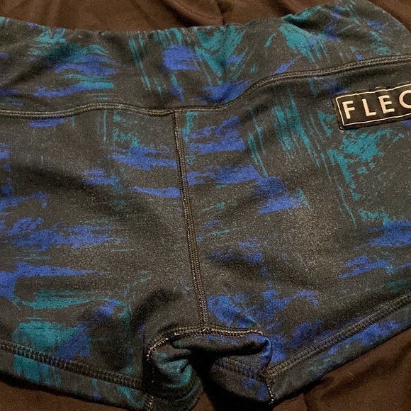 FLEO Mid Rise Shorts - Picture 4 of 4